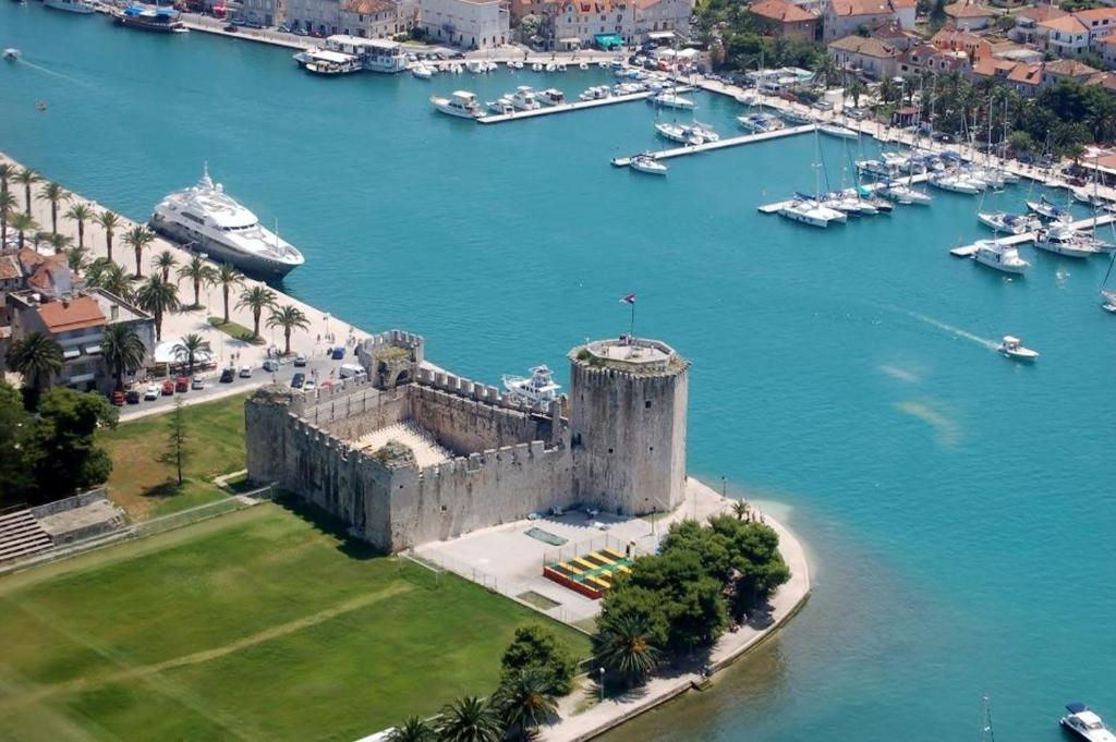 Apartments Fani Trogir Exteriör bild